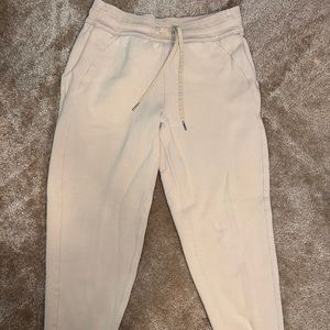 lululemon cropped Scuba jogger